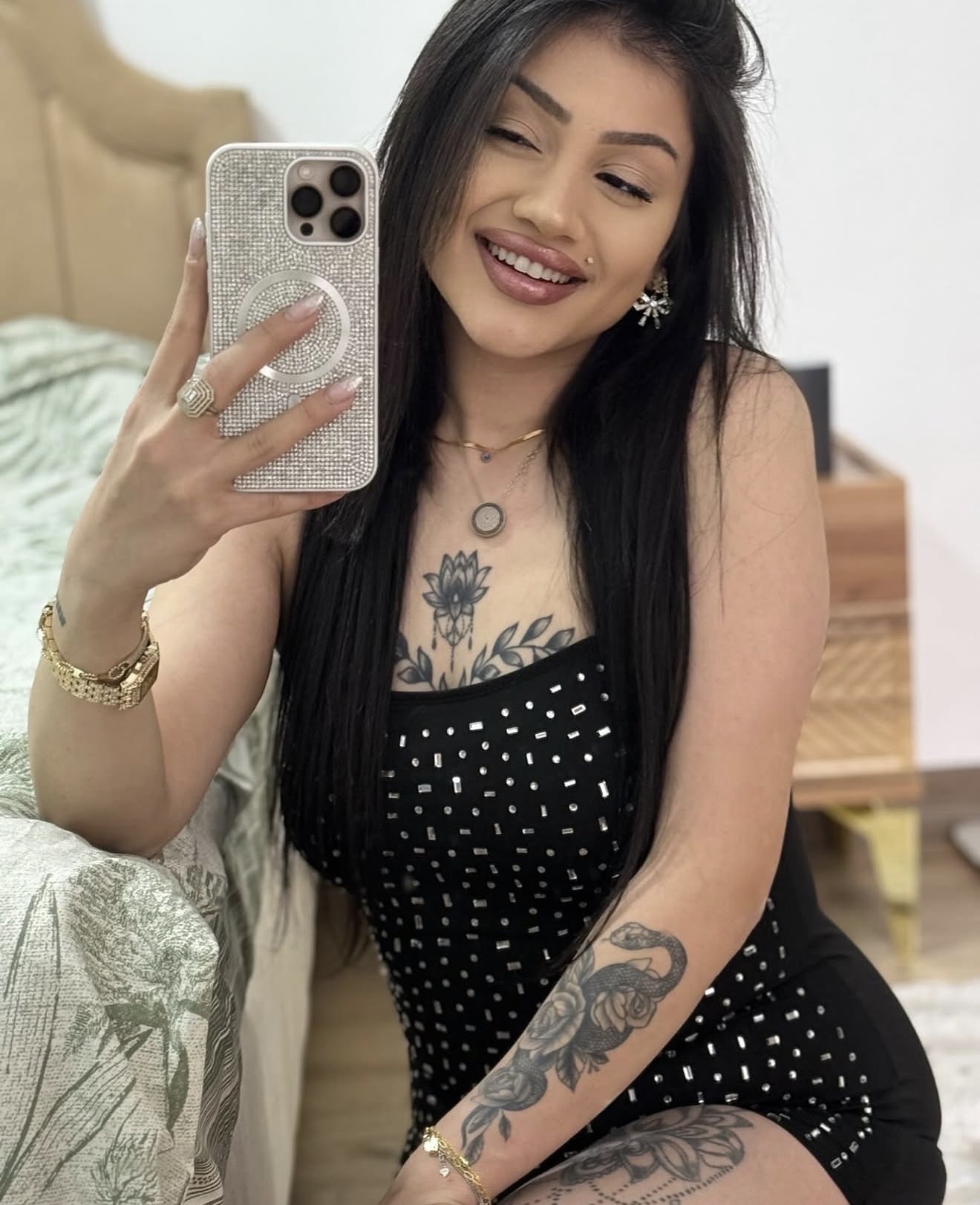 Pınarlı Hayalperest Kadın Escort Bayan Beyaz